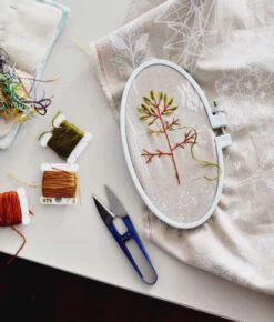 Embroidery: A Modern Guide To Botanical Embroidery